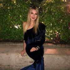 Roza sabah, geçtiğimiz günlerde bikinili pozları ile haber olmuştu. Babasi Instagram Ini Kapattirmisti Coskun Sabah In Kizi Bomba Gibi Geri Dondu Son Dakika Magazin