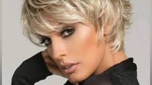 Si c'est une excellente option lorsqu'on a besoin de changement radical, il n'est pas toujours évident de franchir le pas. Coupes De Cheveux Court Pour Femme 20 Coupes Court Degrades Effiller Carre 2021 Nouvelles Coupes Youtube