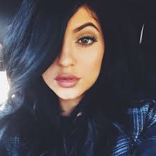 Kylie Jenner Causes Lip Liner Shortage Kylie Jenner Uses Mac Lip Pencil In Spice