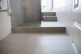 Besondere fliesen #womeninbathroom #badezimmer #fliesen #holzoptik. Fliesen Und Fliesenleger Im Raum Innsbruck