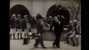 Laurel et hardy, anglais laurel & hardy étaient l'un des plus célèbres duo de comédie dans l'histoire du film, qui a joué le genre burlesque, composé de « le monde est plein de gens comme laurel et hardy. Laurel Et Hardy Dansent Jerusalema Suis Nous