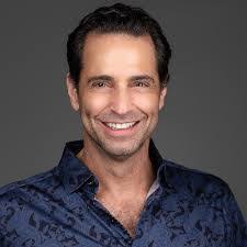 Tom Grandy's Instagram, Twitter & Facebook