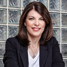 Melinda Lay's Instagram, Twitter & Facebook