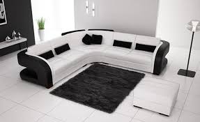 Marier Noir Et Blanc Dans Le Salon Voici 20 Idees Pour Vous Inspirer Corner Sofa Living Room Modern Sofa Designs White Sofa Set