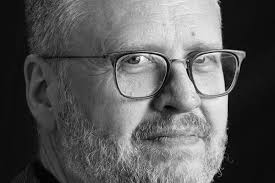 Karlmaður lést eftir sýruárás