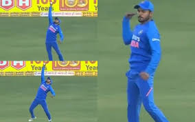 Manish krishnanand pandey (born 10 september 1989) is an indian international cricketer. India Vs Australia Manish Pandey Pulls Off A Single Handed Stunner To Dismiss David Warner