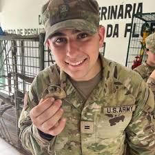 And they're back! After a semester abroad cultivating and maintaining  relations with foreign military partners in Brazil, CDTs Cobos and Napole  (both Class of 26) have made their long-awaited return. 🇺🇸🇧🇷 Chegam