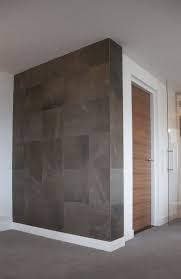 bedwand van leer etagon product in beeld startpagina voor interieur en wonen ideeen uw woonmagazin woonkamer behang behang woonkamer victoriaans behang