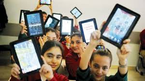 Milli eğitim bakanlığı'nın (meb) uzaktan eğitim kapsamında kütahya i̇l milli eğitim müdürlüğü'ne gönderdiği 950 adet tableti, i̇l milli eğitim müdürü hasan başyiğit, akp i̇l başkanı sebahattin. Meb Ucretsiz Tablet Basvurusu Ve Dagitimi 500 Bin Mayis 2021 Devlet Kredileri
