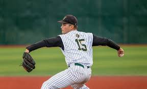 No. 23 Monarchs drop extra-innings thriller to No. 3 Vaqueros