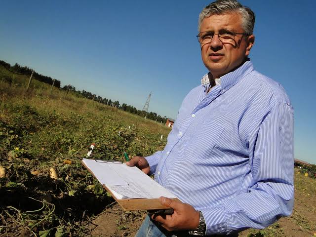 🎓 Después de 35 años de servicio, Ignacio Paunero se jubiló del INTA. Investigador en horticultura y aromáticas, dejó una marca profunda no solo en lo técnico, sino también en lo humano. 👉 Desarrolló