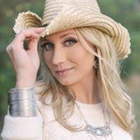 Crystal Whitten's Instagram, Twitter & Facebook