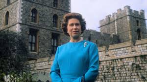 The truth behind queen elizabeth s white clown face makeup by libby jane charleston medium. Queen Elizabeth Ii The Real Stories Behind The Tumultuous 1960s And 70s History