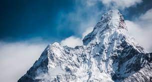 Berpikir tentang himalaya, hal pertama yang muncul di benak kita sudah pasti adalah sesuatu yang indah, panorama alam yang megah, dan pegunungan es. Gletser Gunung Himalaya Putus Menghantam Bendungan 200 Orang Hilang