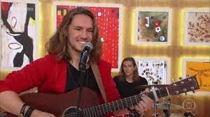 Seu segundo álbum, luz a brilhar, foi lançado em 2012 e teve a produção do cantor armandinho. Vitor Kley Brinca Sobre O Cabelo Se Corto Viraria So Mais Um Cara Famosos Gshow