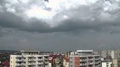 Vezi temperatura si starea vremii de acum, presiunea atmosferica, umiditatea aerului, viteza si directia cer insorit, nori razleti, averse de ploaie insotite de descarcari electrice temperatura maxima onesti: Bacaul Ro Youtube