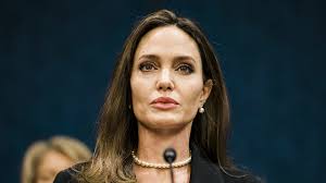 Angelina Jolie demanda al FBI por cerrar la investigación sobre violencia  doméstica contra Brad Pitt