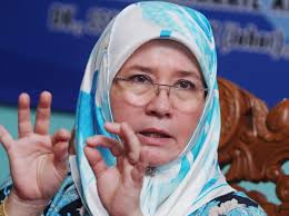 Tuanku dalam perjalanan pulang ke pahang dan singgah sebentar bertemu @ctdk.pertemuan yang manis, terpesona dengan aura yang dimiliki oleh tengku puan pahang dan tidak hairan apabila tuanku disenangi bukan sahaja oleh rakyat pahang tetapi kita semua. Permaisuri Agong Murka Akaun Instagram Ubah Suai Dan Hina Gambar Agong