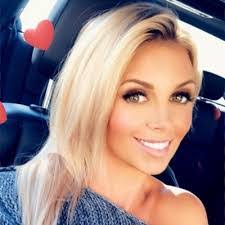 Laura Hartnett's Instagram, Twitter & Facebook