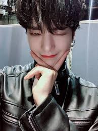 Oneus On Twitter Feel Like Crying Rapper Boy Groups