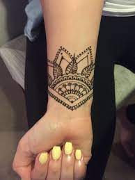 See more ideas about mehndi art designs, mehndi designs, henna designs hand. Simple Wrist Henna Design Tatouage Au Henne Tatouage Henne Modeles Tatouages Au Henne
