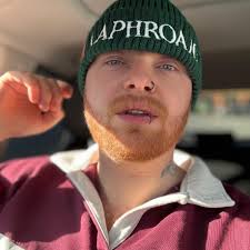 Why is the moon's mummy shorter than Evie?