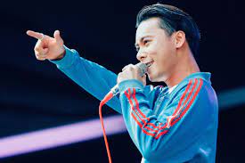 suchmos フジロックで見せた抜群のグルーヴ感 fujirock qetic 時代に口髭を生やすニュースメディア けてぃっく サチモス ヨンス サチモス ヨンス 髪型