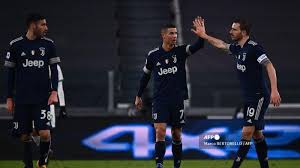 Bola sepak ialah sukan berpasukan yang paling banyak dimainkan dan ditonton di dunia, yang dimainkan oleh dua pasukan yang mana setiap pasukan terdiri daripada 11 orang pemain. Hasil Liga Italia Tadi Malam Roma Hambat Inter Dekati Ac Milan Juventus Atasi Perlawanan Sassuolo Tribunnews Com Mobile