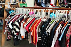Having trouble figuring out how to hang clothes at a garage sale? How To Organize Yard Sale Items