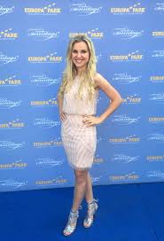 Natalie don't don't oh no there she goes to take him from my hand i'm begging her not him don't don't don't why i'm still awake at 6 in the morning oh i know you call him natalie please feel bad. Natalie Holzner Wikipedia