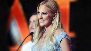 Sadece aynı geçen seferdeki gibi sevgilisinden hamile olduğunu biliyoruz. 5 Aylik Hamile Meryem Uzerli Kendimi Hazir Hissedersem Sevgilimle Evlenirim