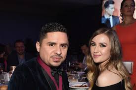 Learn about larry hernandez's age, height, weight, dating, wife, girlfriend & kids. Larry Hernandez Kenia Ontiveros Pictures Photos Images Zimbio