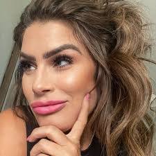 Ashley Musick's Instagram, Twitter & Facebook