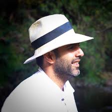 Entrevista emitida el 6 de julio de 2010. En diálogo con Julio Sánchez  Cristo, Edward Cobos Téllez, alias “Diego Vecino”, primer paramilitar  condenado bajo la Ley de Justicia y Paz, aseguró que