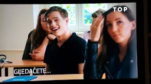 Katalóg cestovanie a krajiny ubytovanie lacné ubytovanie. Bjelin Sin Je Smeker Na Tatu Mladi Aleksej Prvi Put U Vreloj Sceni Sa Lepom Koleginicom Foto Alo Rs