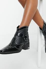 A chelsea boot is a close fitting, low heeled ankle boot, with flexibility provided from elastic panels featured on the side. 23 Best Women S Ankle Boots 2020 The Strategist New York Magazine
