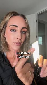 content creator tip #1 🤳 lighting is everyyyything ✨ #contentcreatortiktok  #contenttips #contentcreator #influencer #contentcreatorlife #selfielight  #microinfluencer #socialmedia