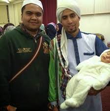 Здесь вы можете прослушать и скачать песни по запросу siapakah ustadz danu biodata ustadz danu ustadz. Gambar Comel Don Mustofa Anak Lelaki Ustaz Don Di Uk Laman Gosip Dan Informasi Terkini