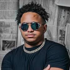 Albert Alves's Instagram, Twitter & Facebook