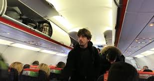 Jetzt einfach billigflüge von wizz air buchen. Shutterstock