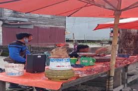Lampu led yang hangat menghadirkan suasana meriah yang menawan ke rumah anda. Jelang Natal Dan Tahun Baru Harga Daging Babi Rp 110 Ribu Kg