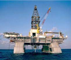 It was while peter was working on battleship in 2011 when summit entertainment announced it had purchased the movie rights to a new york times article entitled deepwater horizon's final hours. Deepwater Horizon Wikipedia