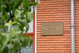 Ce facultate este mai de viitor dintre cele doua: Facultatea De È™tiinÈ›e Politice Unibuc