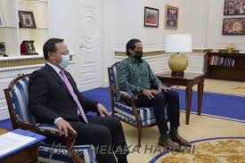 Ve şimdiki menteri besar'ı dato 'ir'dır. Terkini Page 55 Of 572 Melakahariini