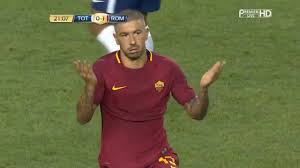 Danimarkalı sol bek ile prensip anlaşmasına. Aleksandar Kolarov Vs Tottenham Debut As Roma Friendly 25 05 2017 Youtube