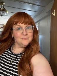 The most perfect stack—accented with metals, colors, and textures galore!  Let me help you accessorize & look fa la la la festive this season!🎄❄️