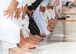 Khusus sholat tarawih berjamaah, hendaknya imam memilih surat yang sesuai dengan kondisi mayoritas makmum. Baca Surat Al Qur An Yang Sama Saat Sholat Tarawih Bagaimana Hukumnya Okezone Muslim