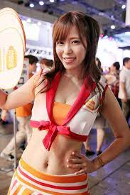 日本Show girl「奶罩當口罩」超強手作引起話題要多大罩杯才夠用？ - 網路美女- JKF 捷克論壇
