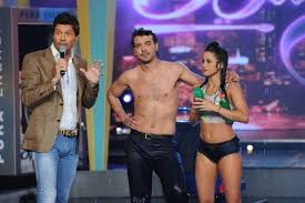 It began airing on april 30, 2019, on the el trece network. Comenzo Bailando Bajo La Lluvia En Showmatch Www Elcomercioonline Com Ar