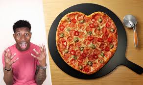 Their heart shaped pizza taste good and is decent sized. Pizza Heart Is Selling Heart Shaped Pizzas For Valentine S Day Express Co Uk